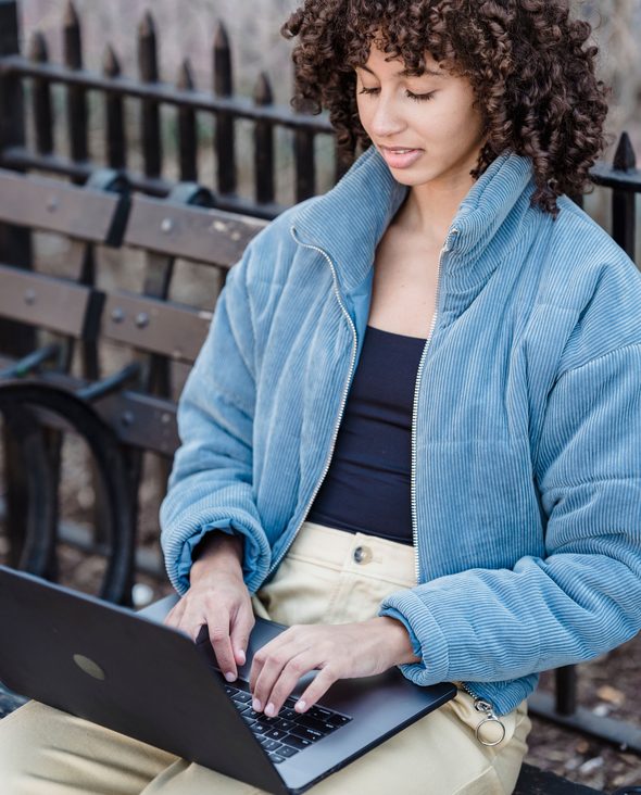 A client recording their screen on a laptop